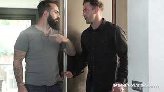 هذا الشبق شقراء الفرخ لا يمكن الحصول على ما يكفي من الديك! وقالت انها يضع لها الحمار إلى العمل من خلال اتخاذ مكثفة كس بقصف مزدوجة الحلق العميق عمل سيئة threeway. الكامل في نفض الغبار Private.com!