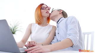 18videoz - Anális szex nyit új távlatokat ez a lelkes apró