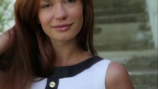 ���තා පැහැපත් යුරෝපීය යොවුන් Carolizi වටා අවශ්ය තන්හි දී, එළිමහන්