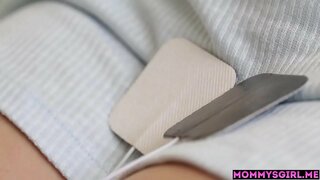 Stepmom in ji tesno dekle zadovoljni seboj