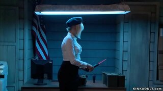 Dude gihigot ug giiyot interrogator